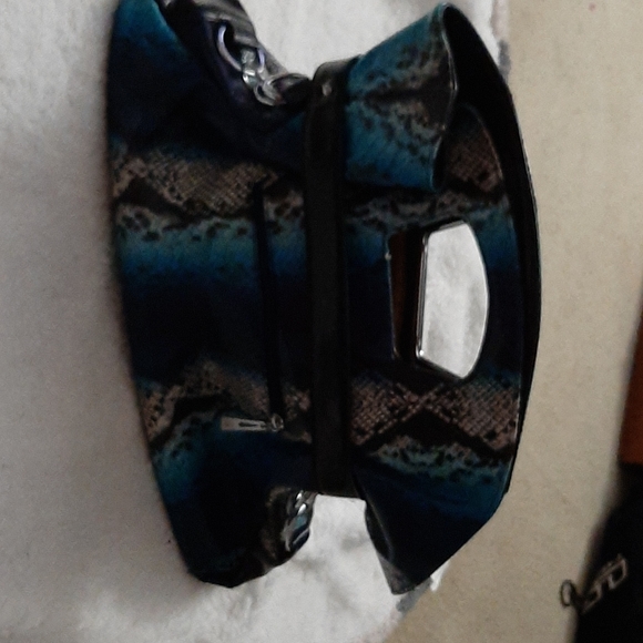 Handbagsw/ shoulder strap - Picture 1 of 3